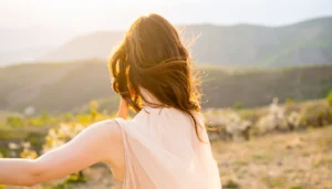 Imagen simbólica para artículo sobre qué es la ansiedad, mostrando calma y conexión con la naturaleza